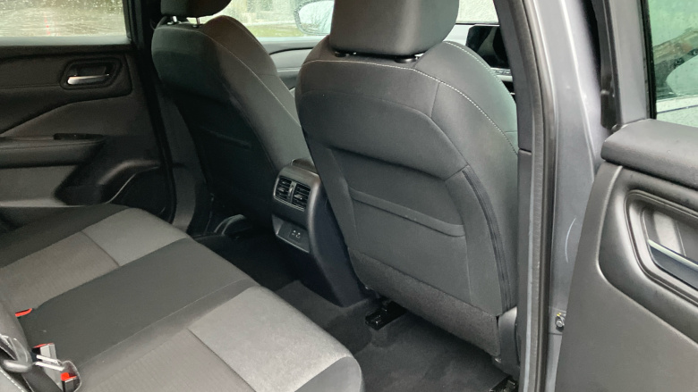 Nissan Qashqai 1.3 DiG-T MH N-Connecta 5dr Petrol Hatchback